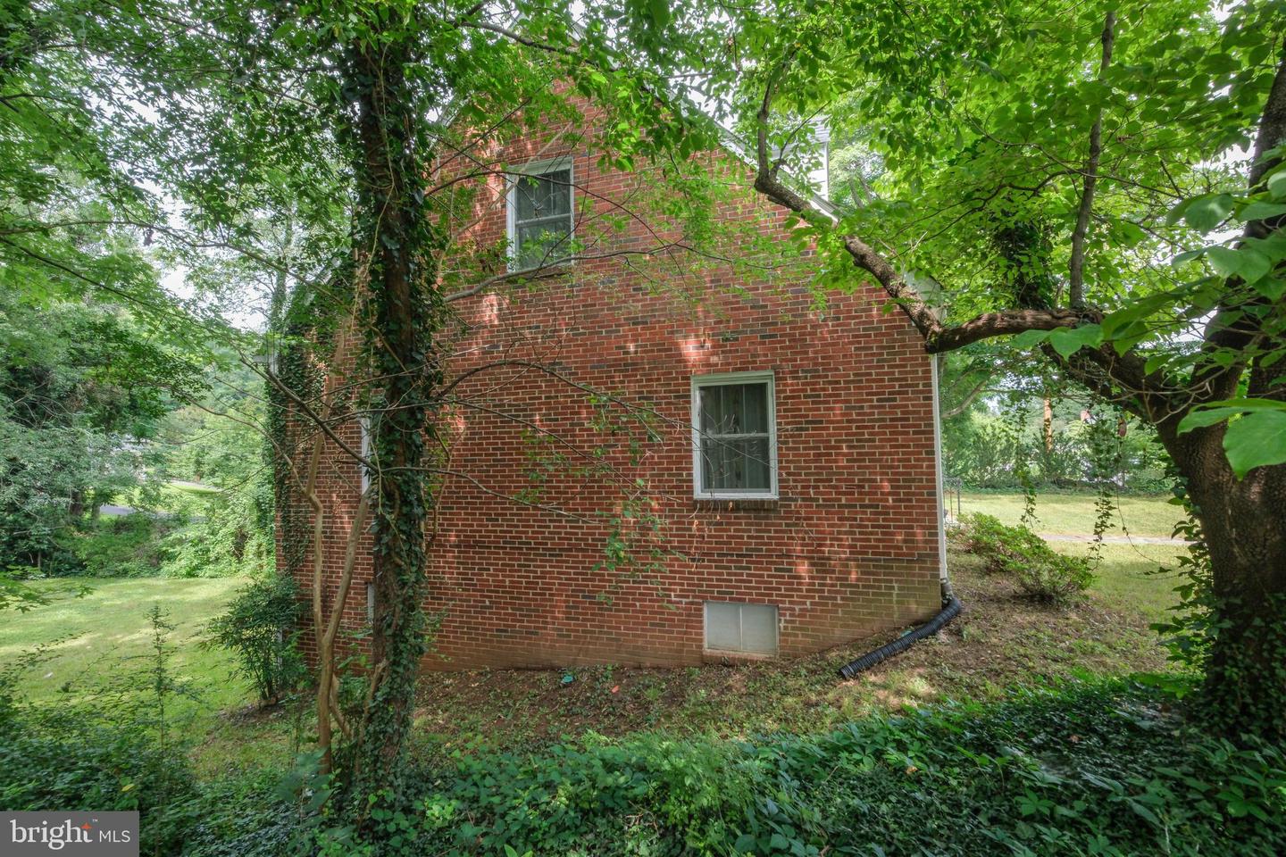 208 Salem Ave Property Photo 53