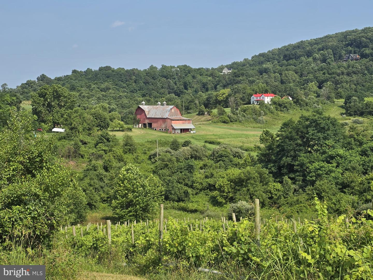 Red Barn Ln Property Photo 1