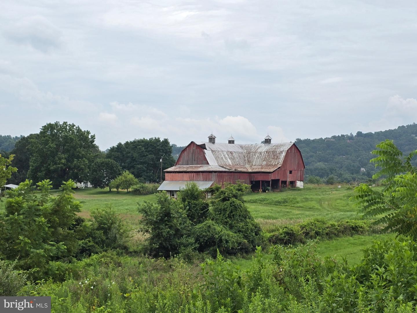 Red Barn Ln Property Photo 2