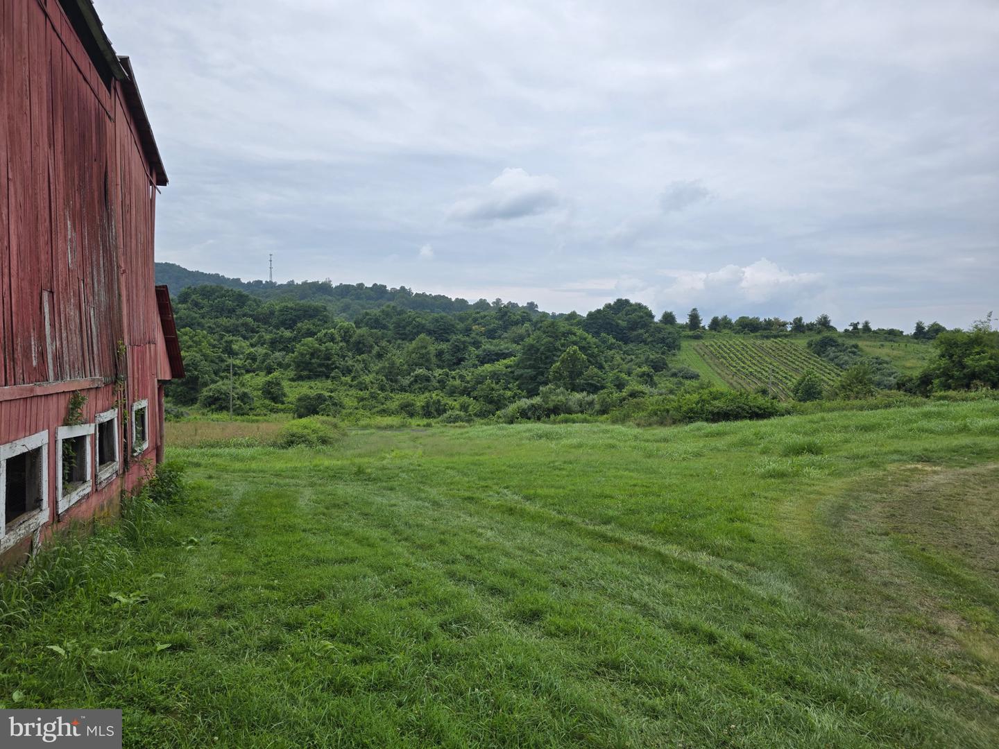 Red Barn Ln Property Photo 8