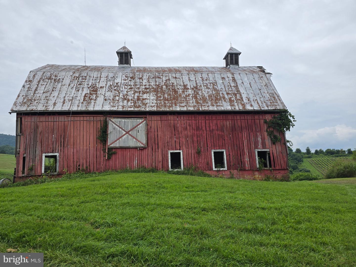 Red Barn Ln Property Photo 9