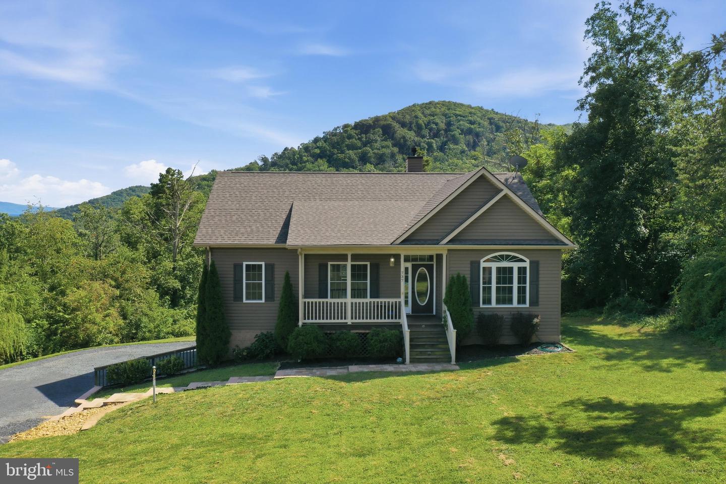 737 Lower Valley Rd Property Photo 1