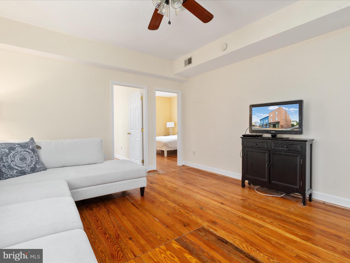 401 E Main St #b Property Photo 4