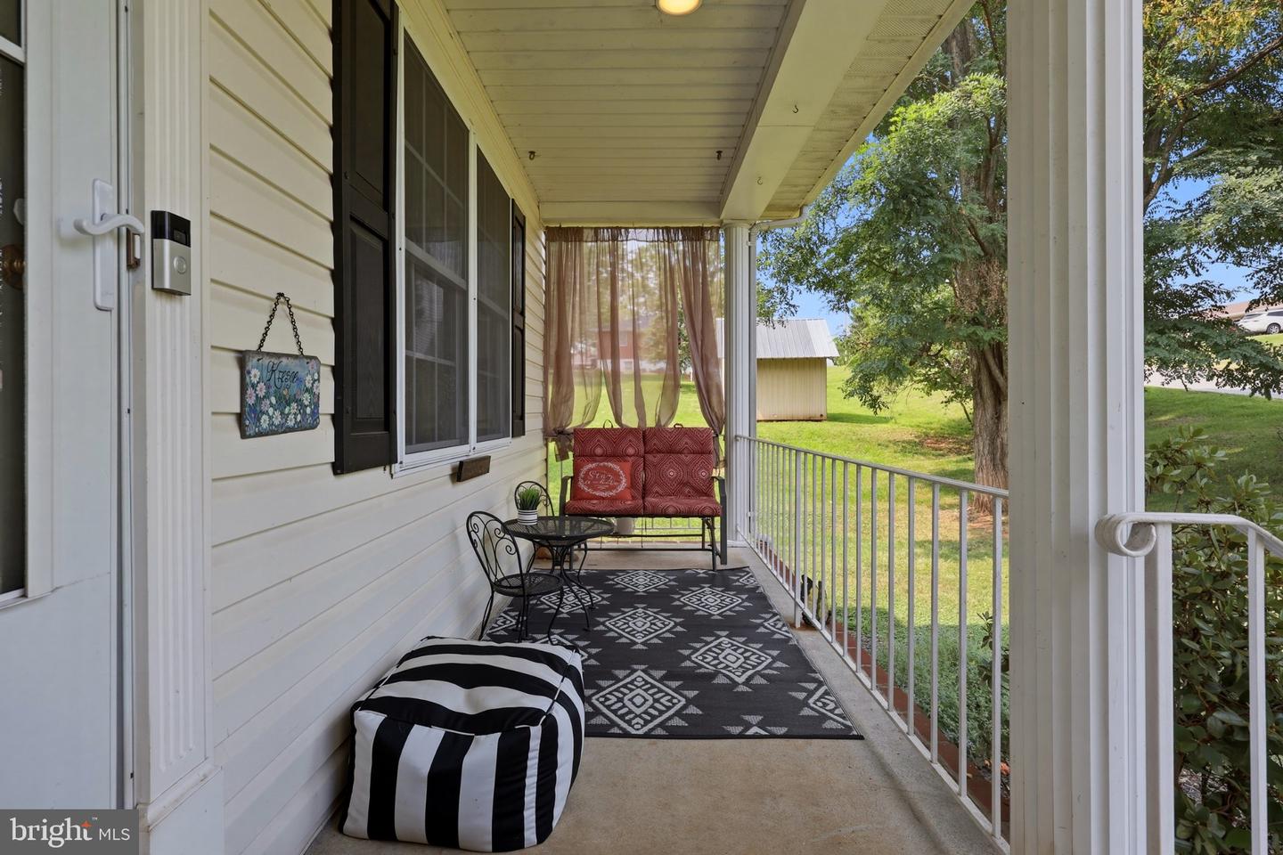 573 Lewis St Property Photo 7