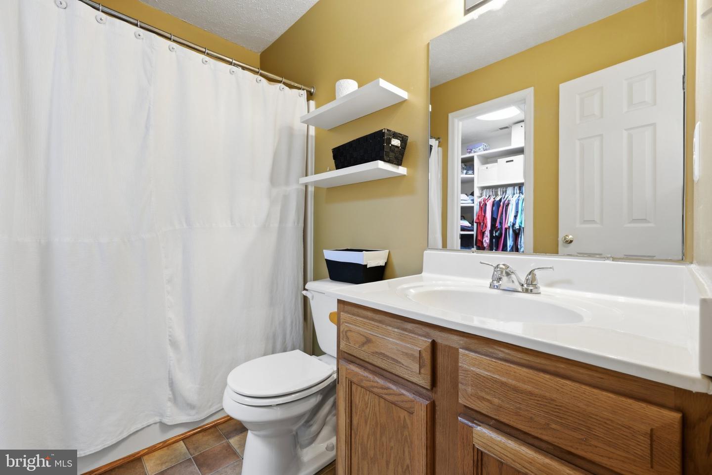 573 Lewis St Property Photo 23