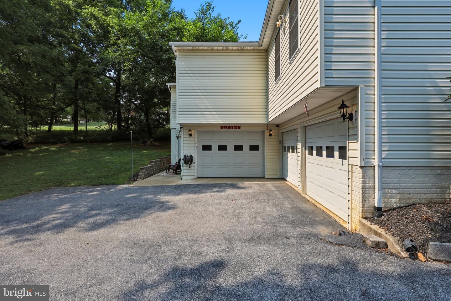 573 Lewis St Property Photo 40