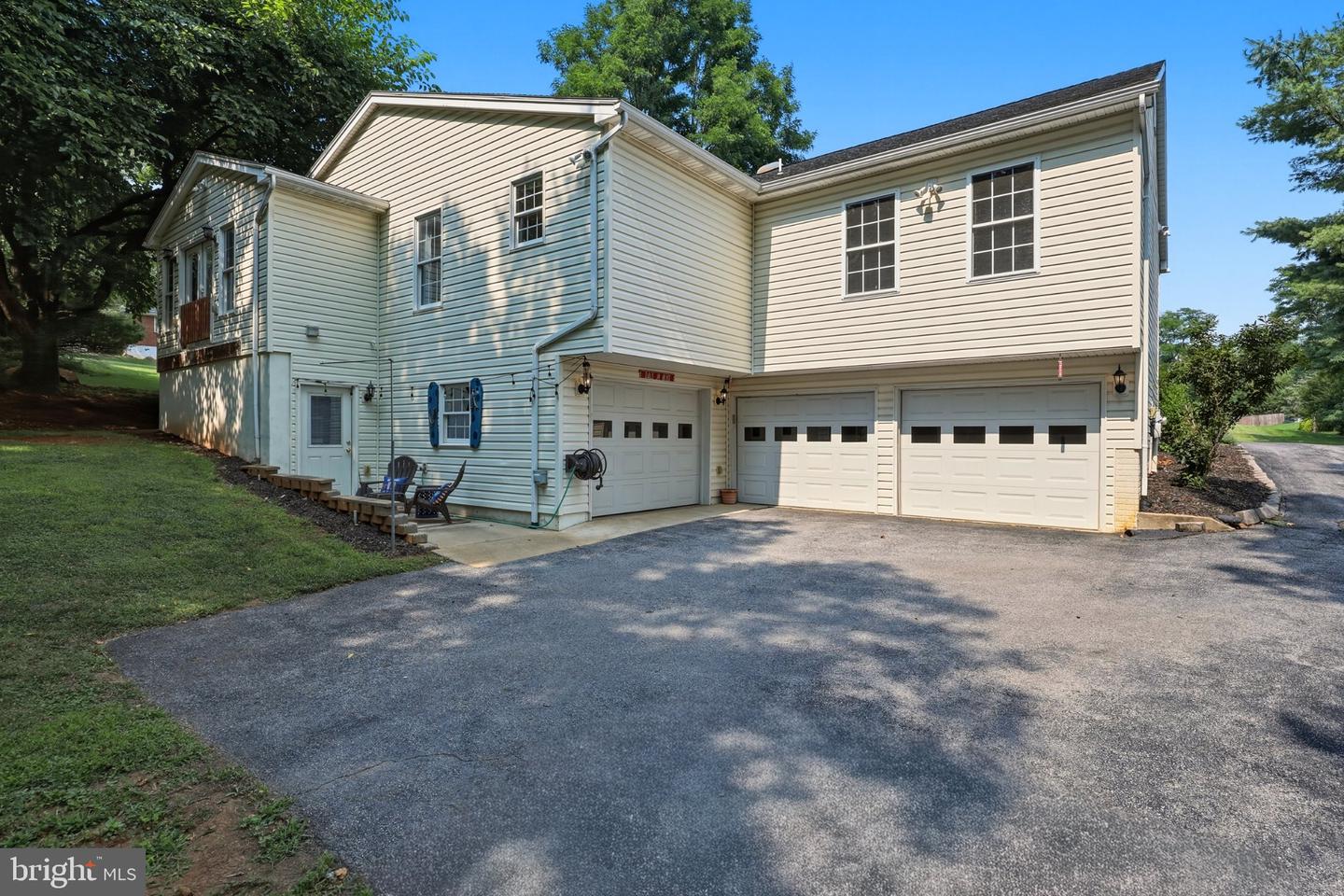 573 Lewis St Property Photo 41