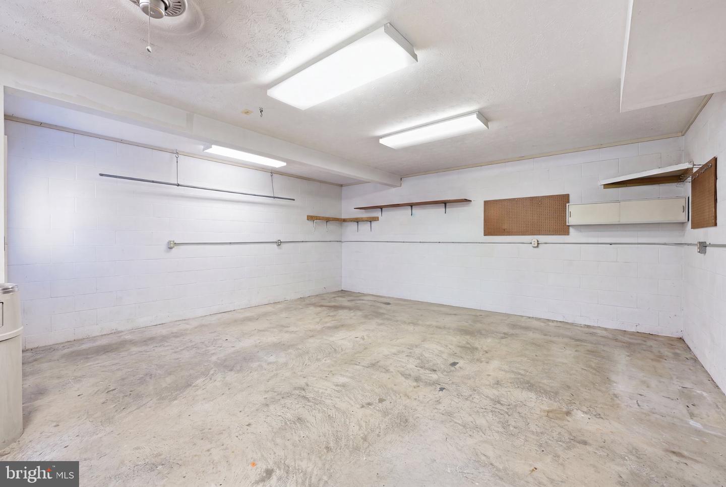 573 Lewis St Property Photo 42