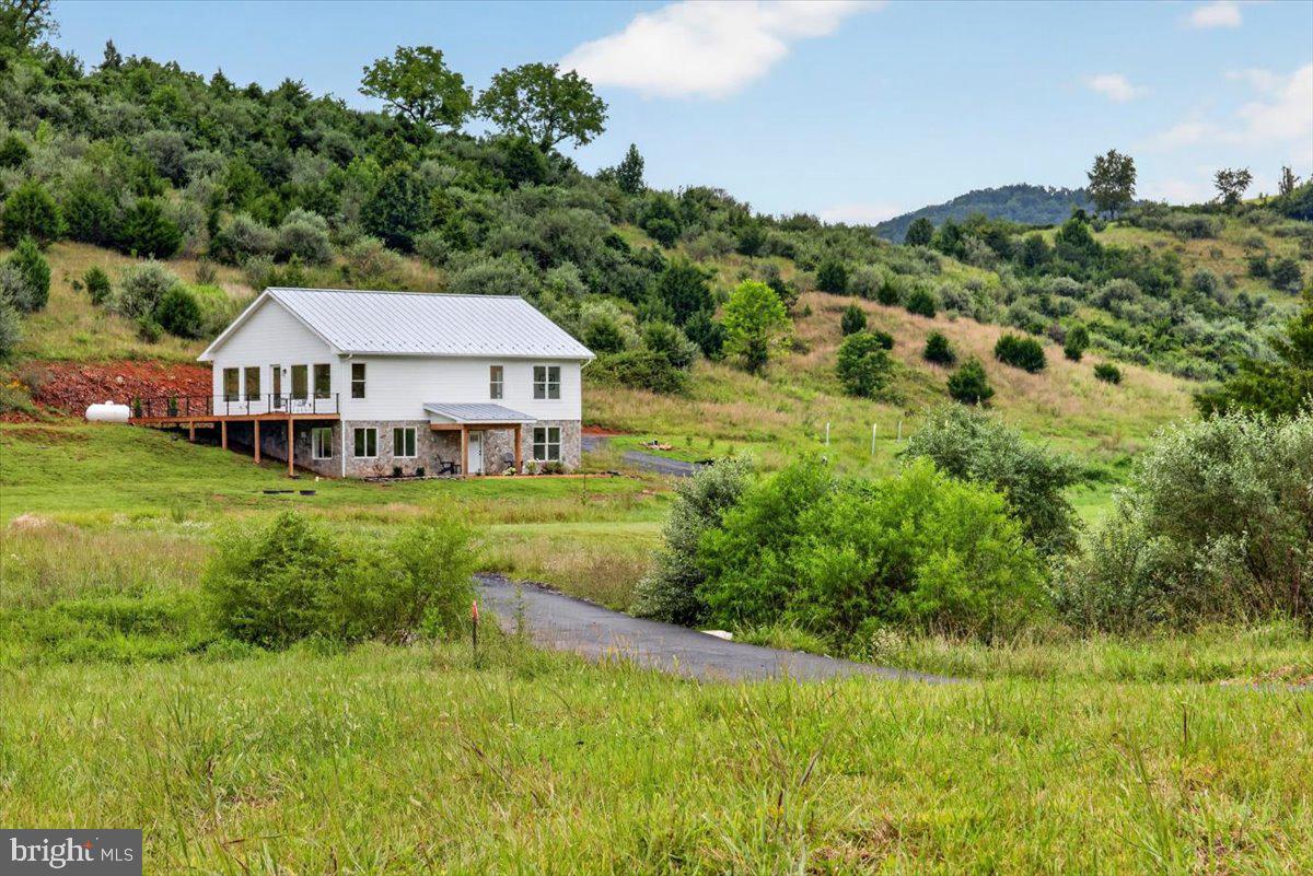 720 Gooney Manor Loop Property Photo 1