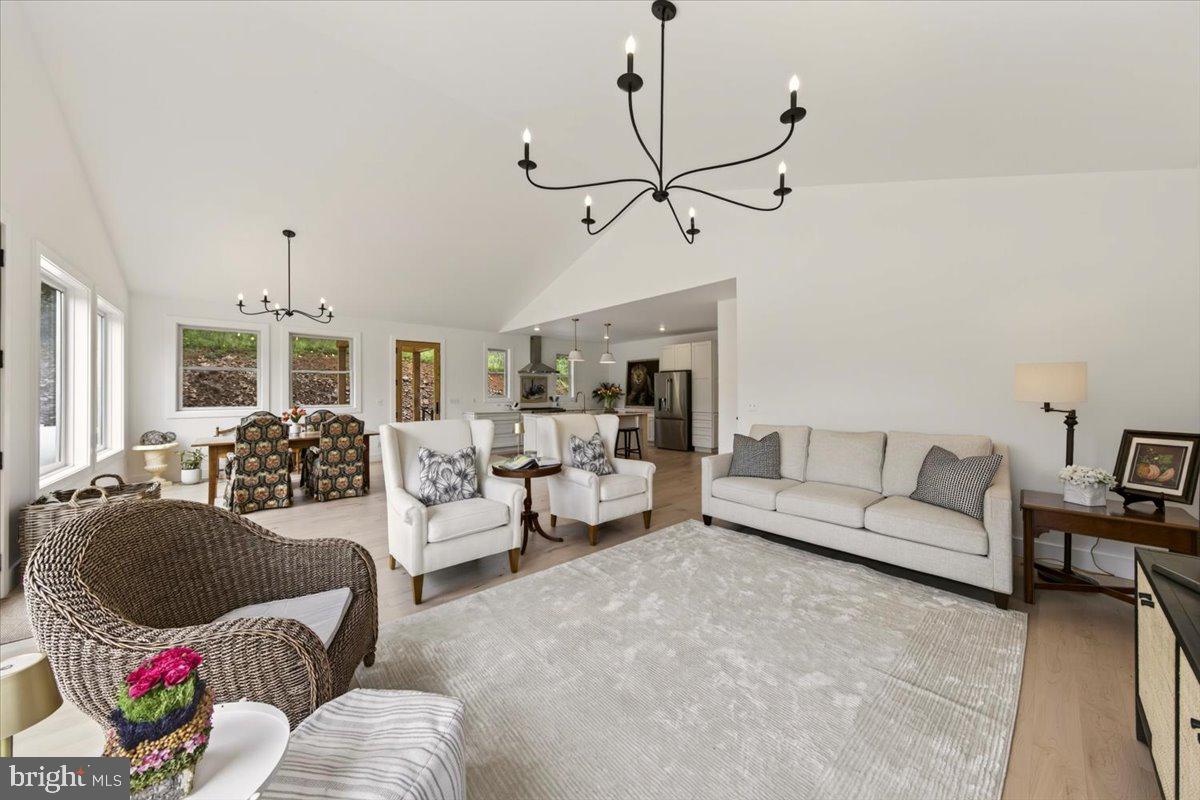 720 Gooney Manor Loop Property Photo 8