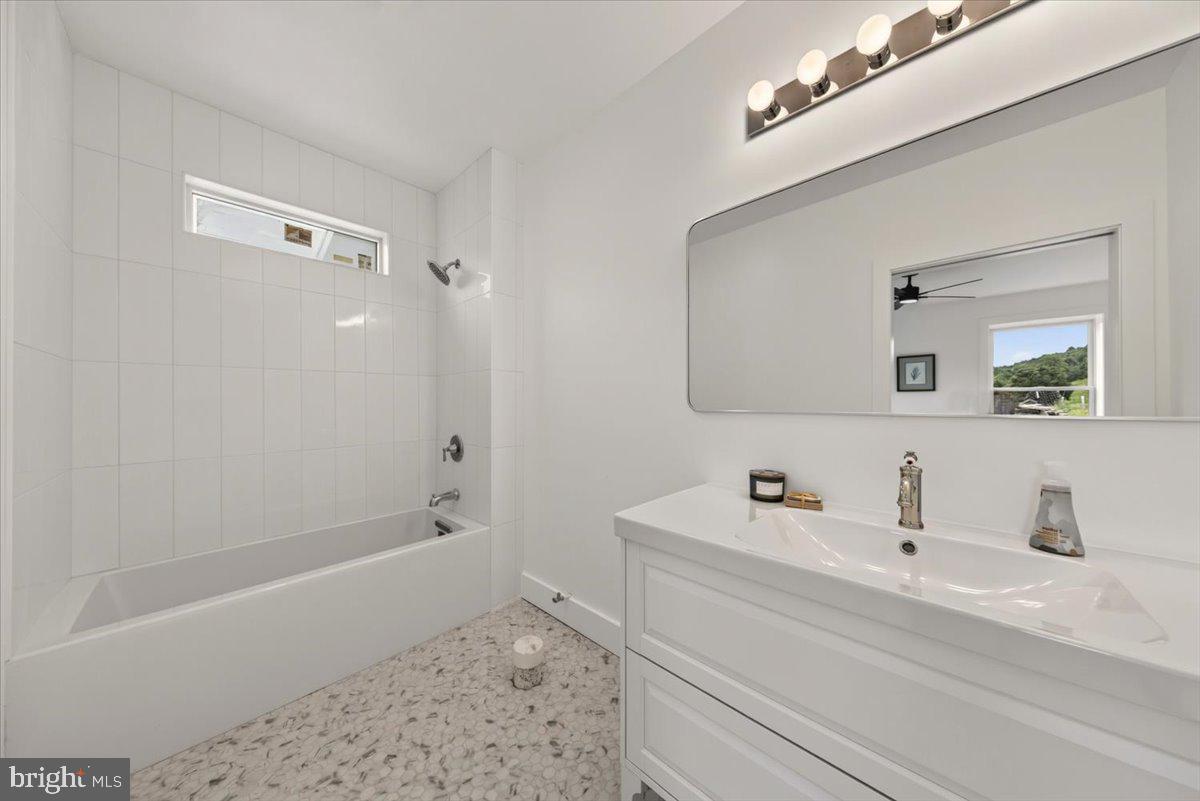 720 Gooney Manor Loop Property Photo 48