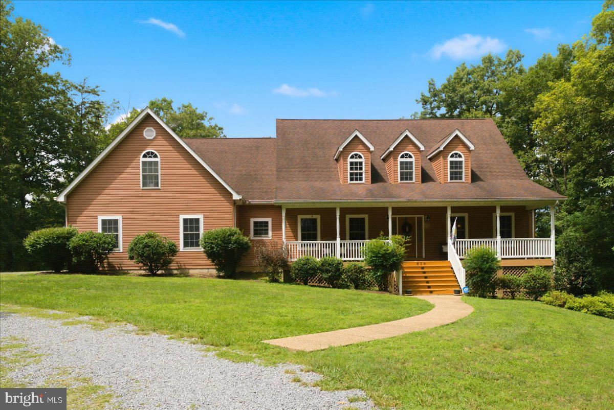 816 GREAT LAKE DR