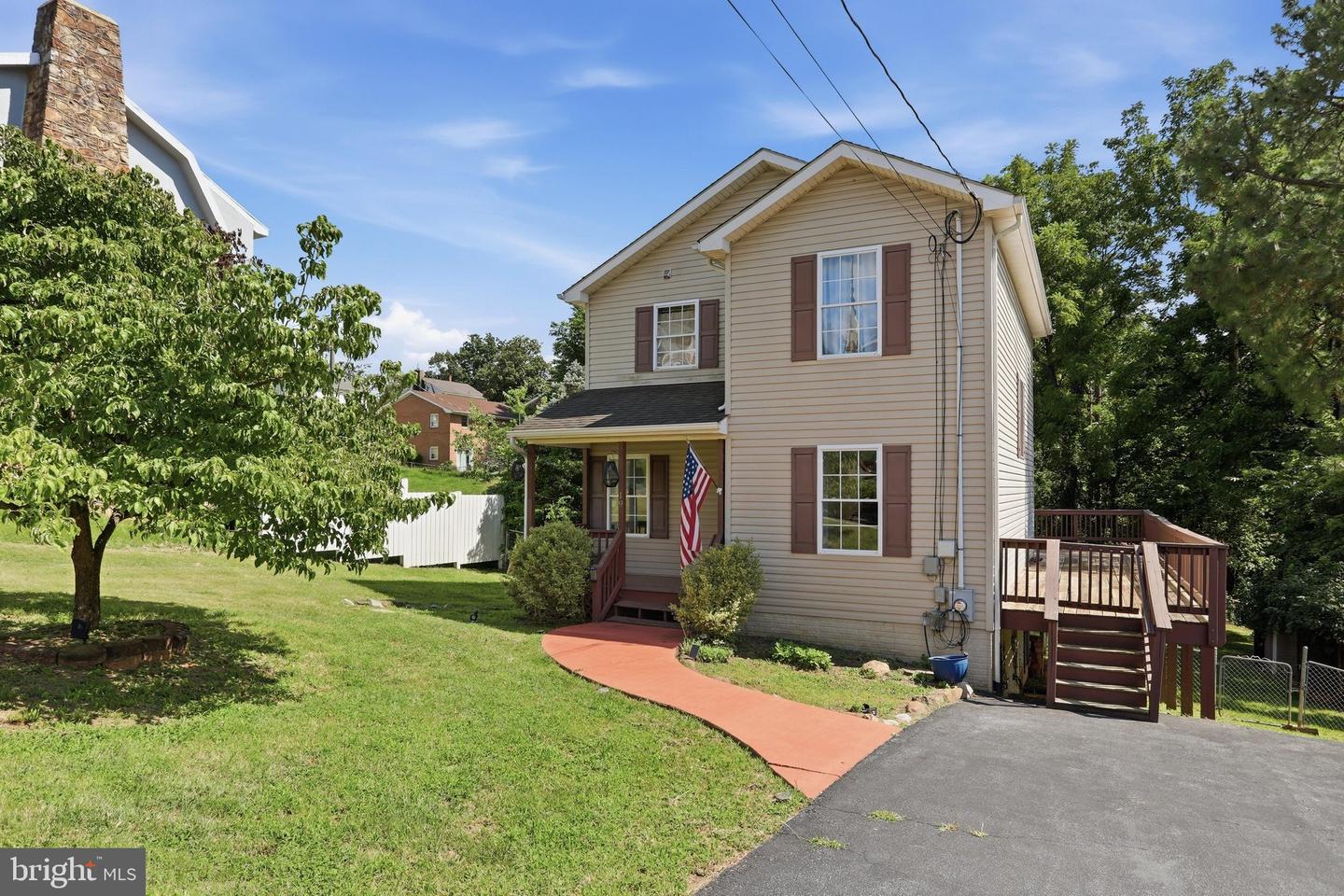 19 Fairview Ave Property Photo 4