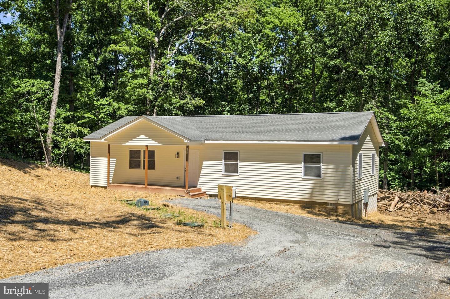 135 Yarnell Ct Property Photo 1
