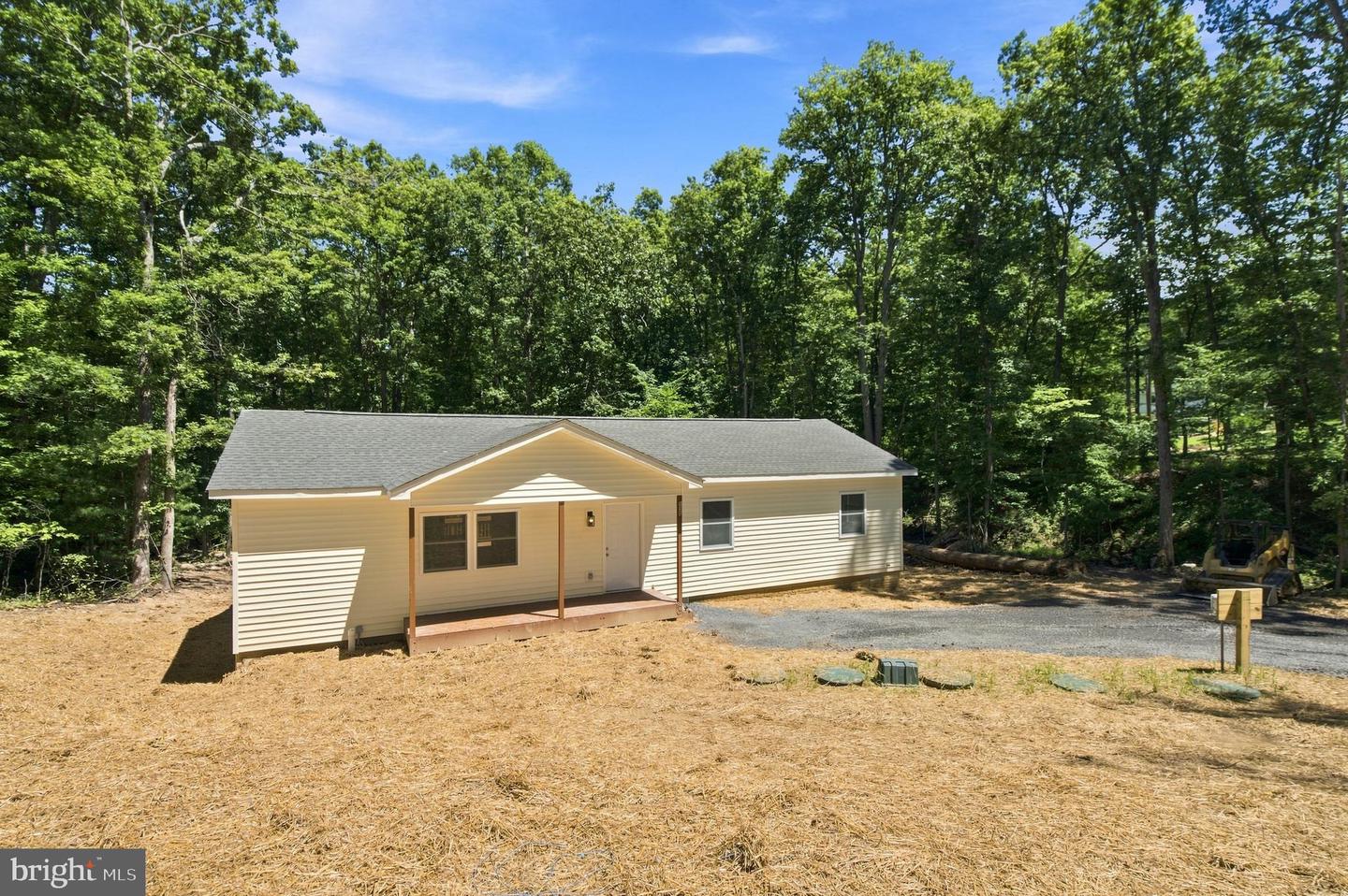 135 Yarnell Ct Property Photo 2