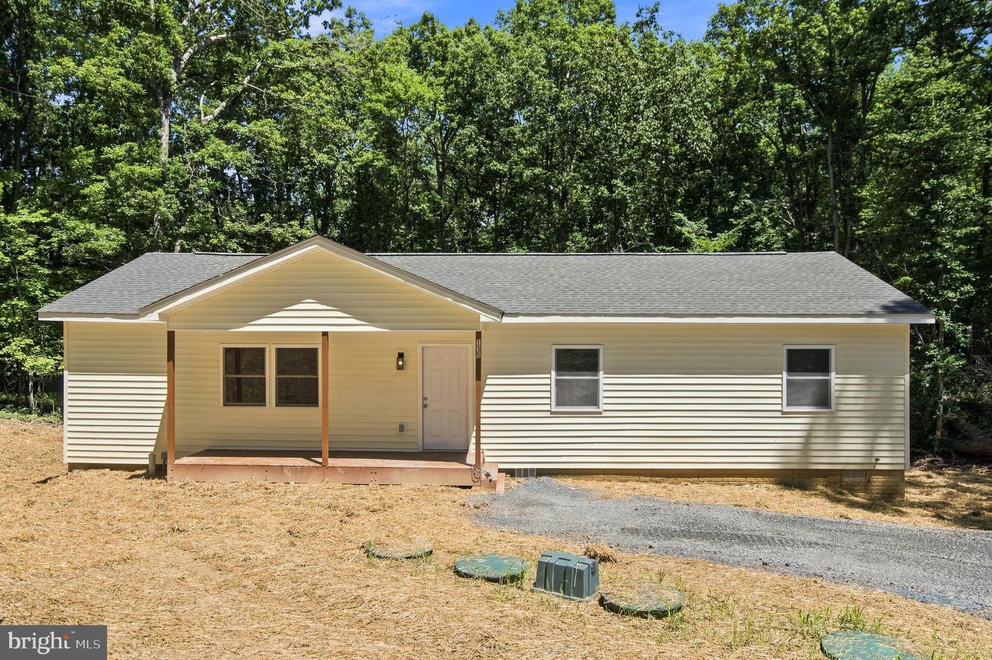 135 Yarnell Ct Property Photo 3