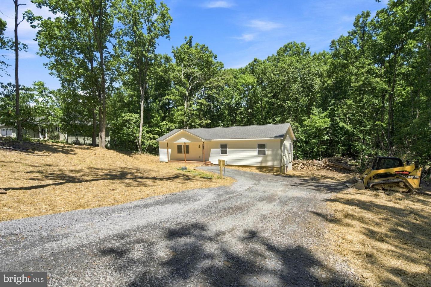 135 Yarnell Ct Property Photo 4