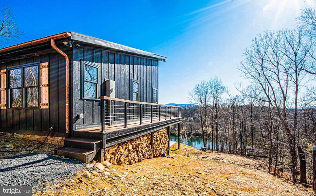 137 Pineview Drive Property Photo 8