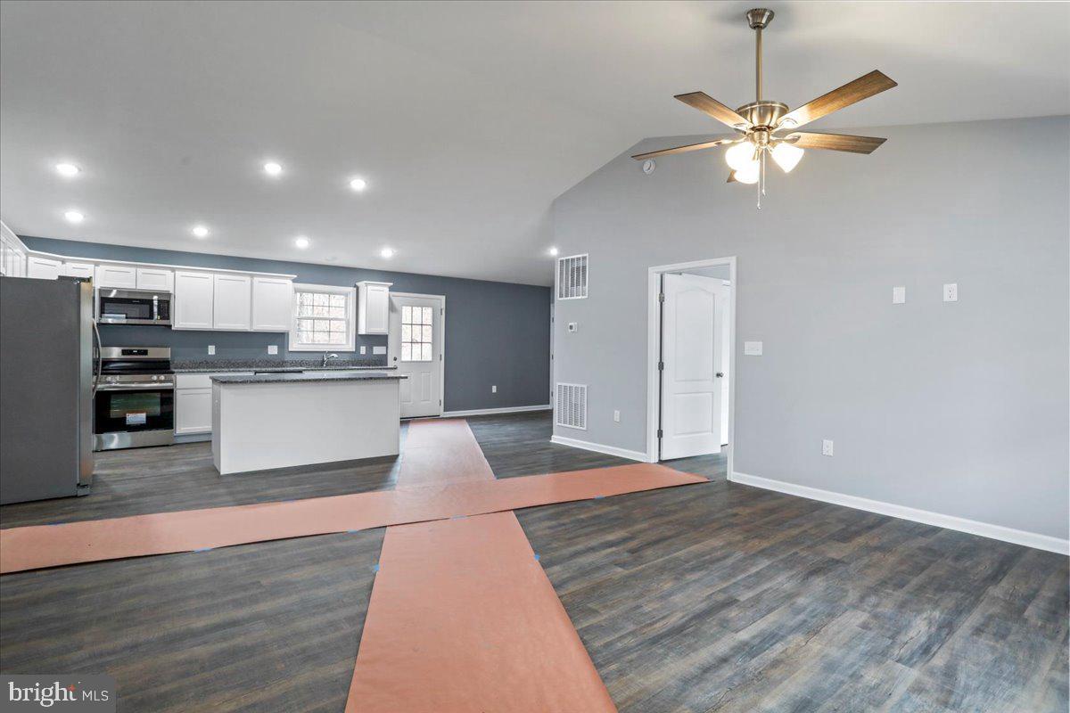 1117 Western Ln Property Photo 3