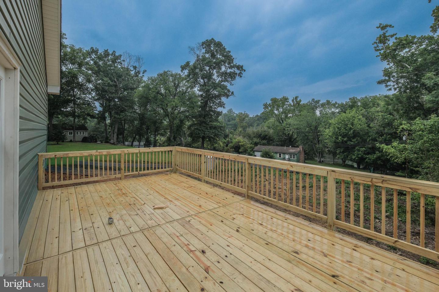 80 Poplar View Rd Property Photo 3