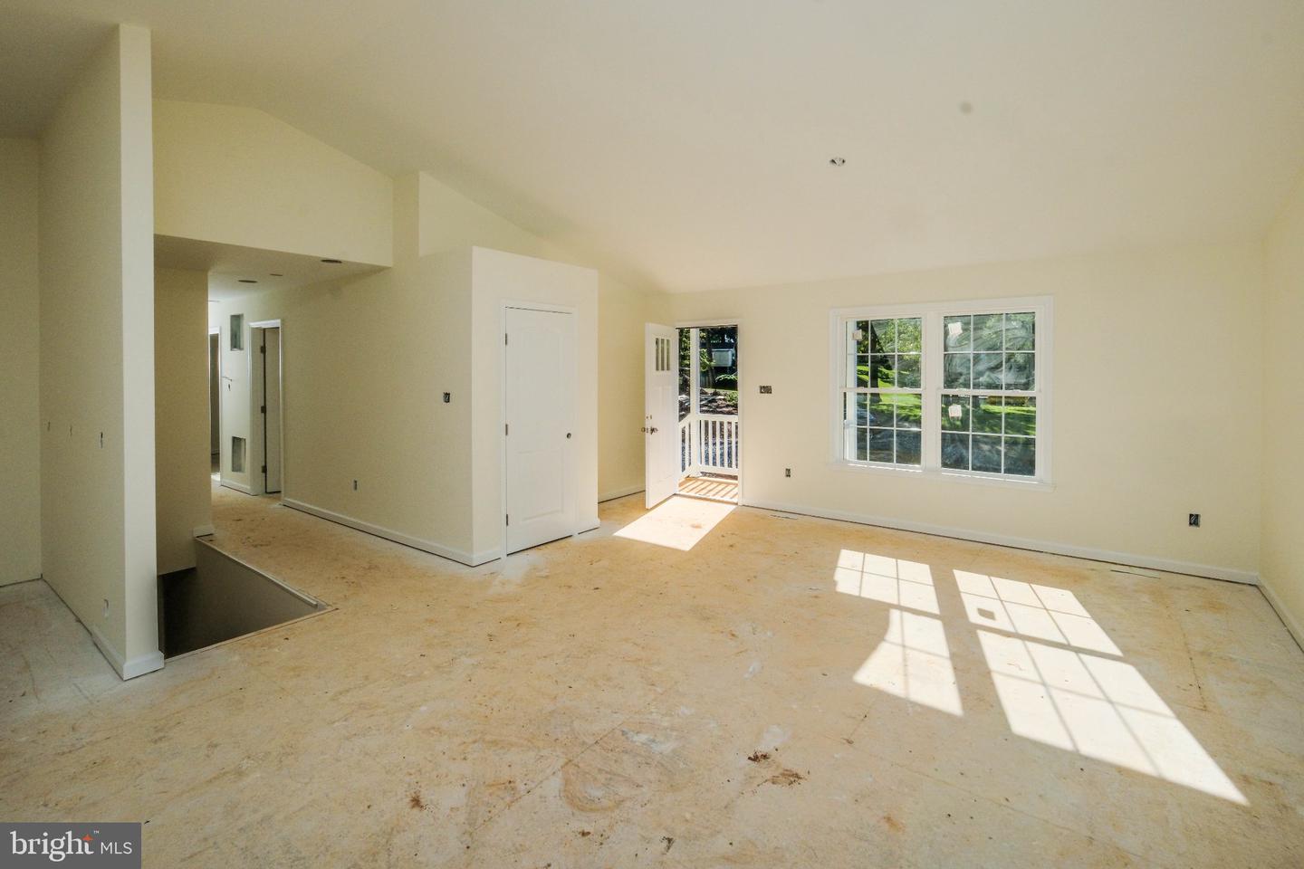 80 Poplar View Rd Property Photo 8