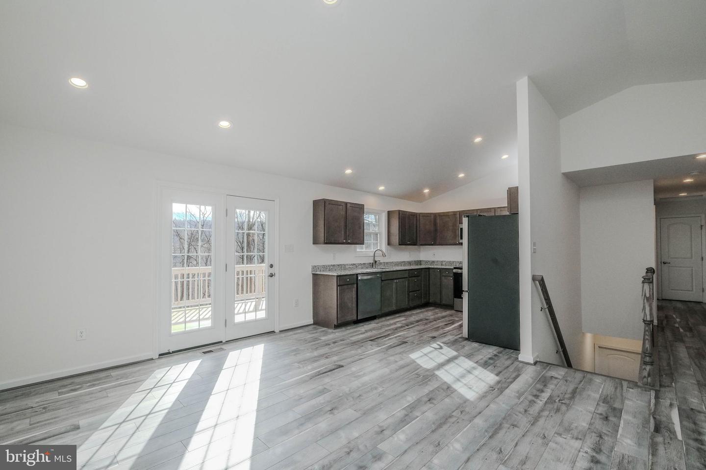 80 Poplar View Rd Property Photo 10
