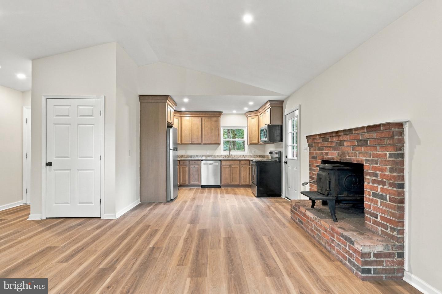 45 Kits Ct Property Photo 3