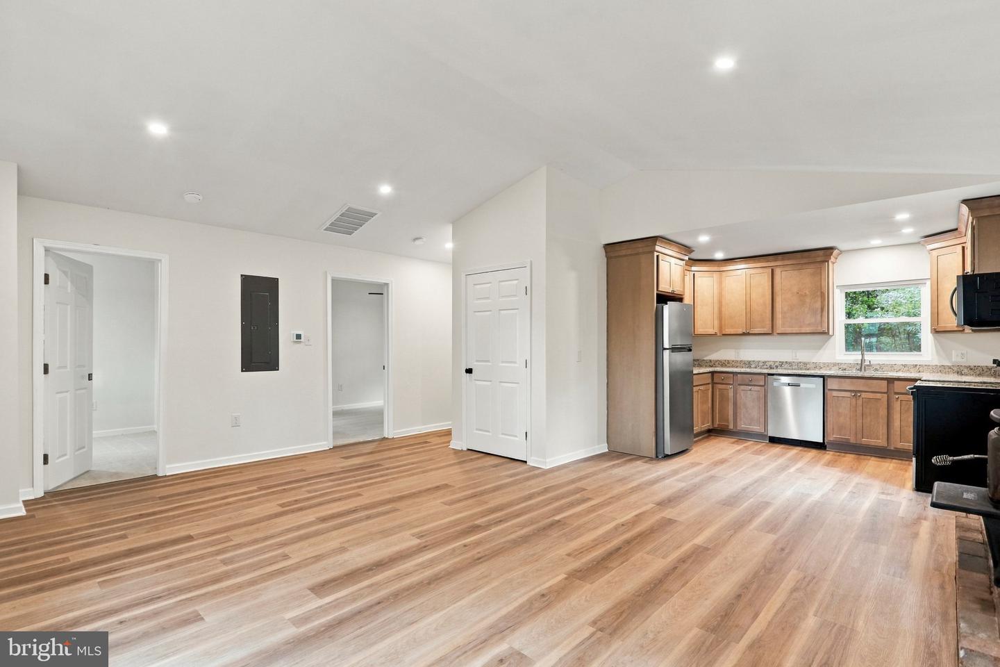 45 Kits Ct Property Photo 8