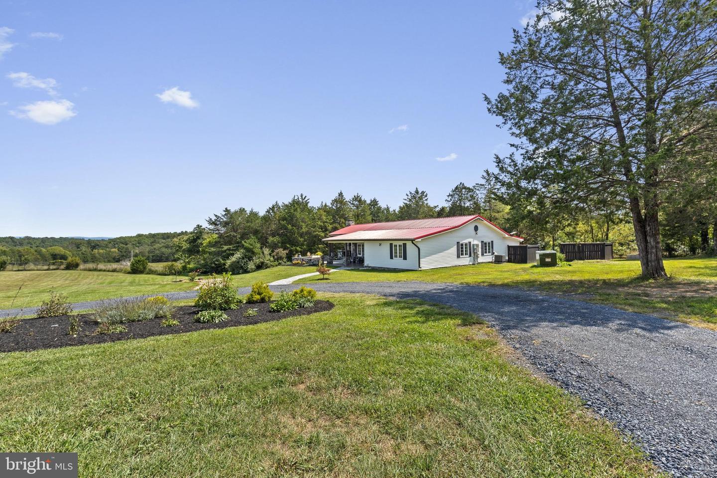50 Rolling Valley Ln Property Photo 3