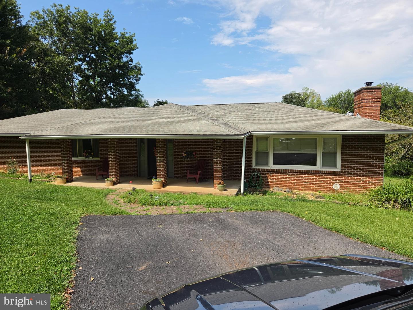 35 Lake Front Rd Property Photo 1