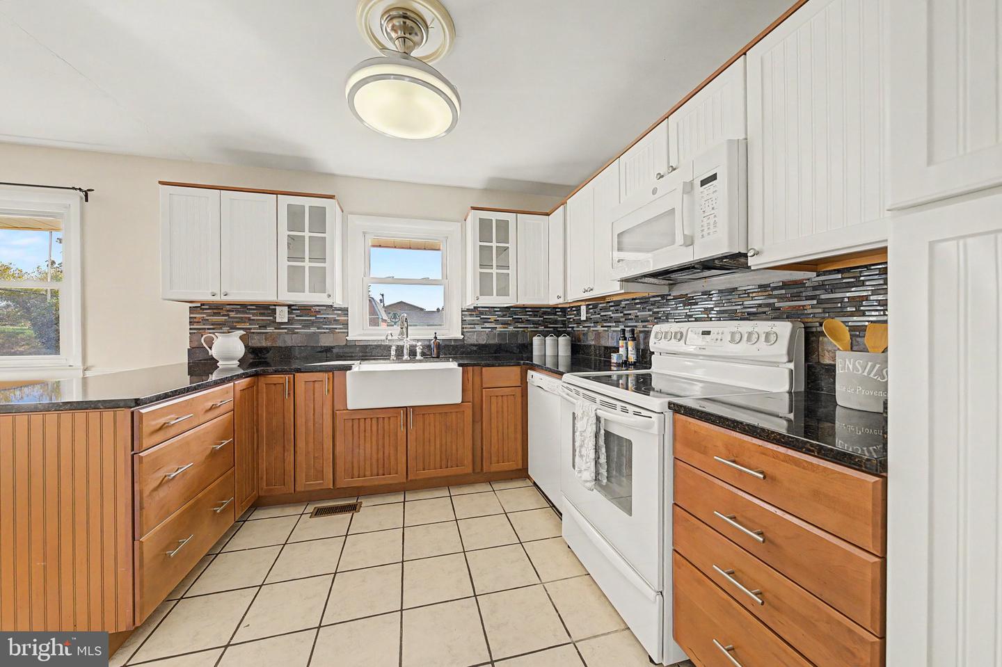 1220 COMMONWEALTH AVE Property Photo 1