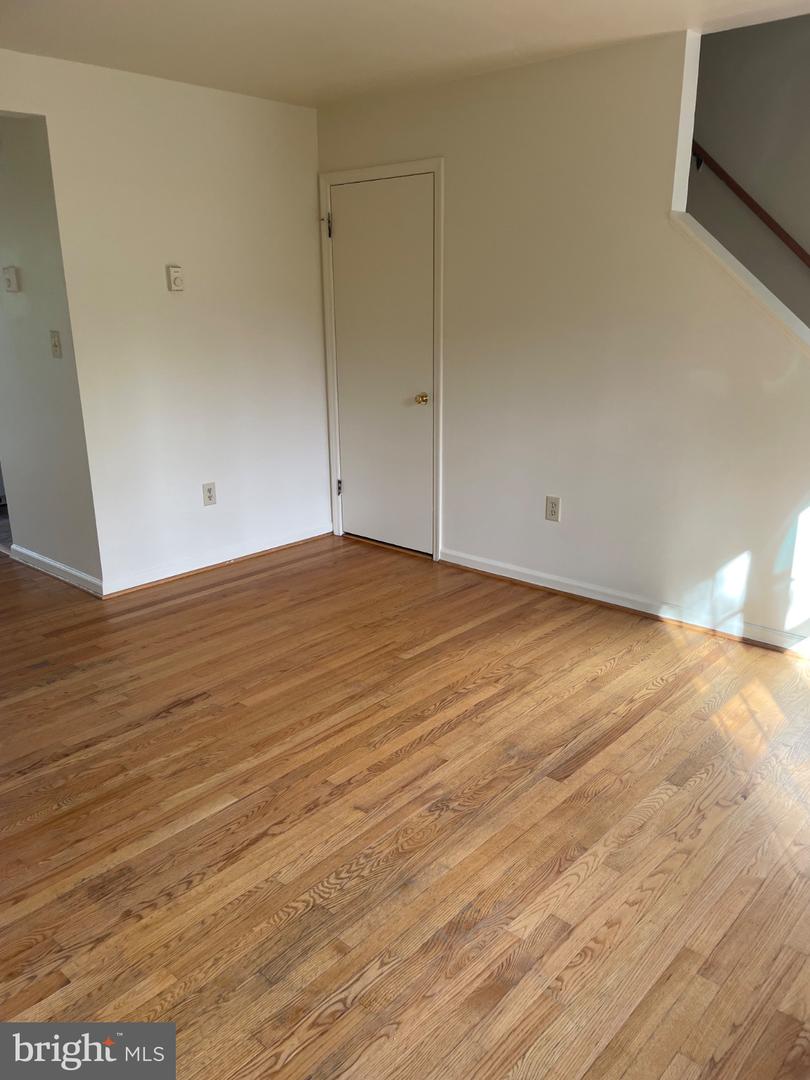 102 Steele Ave Property Photo 4