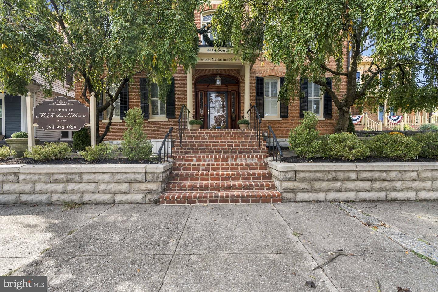 409 S Queen St Property Photo 3