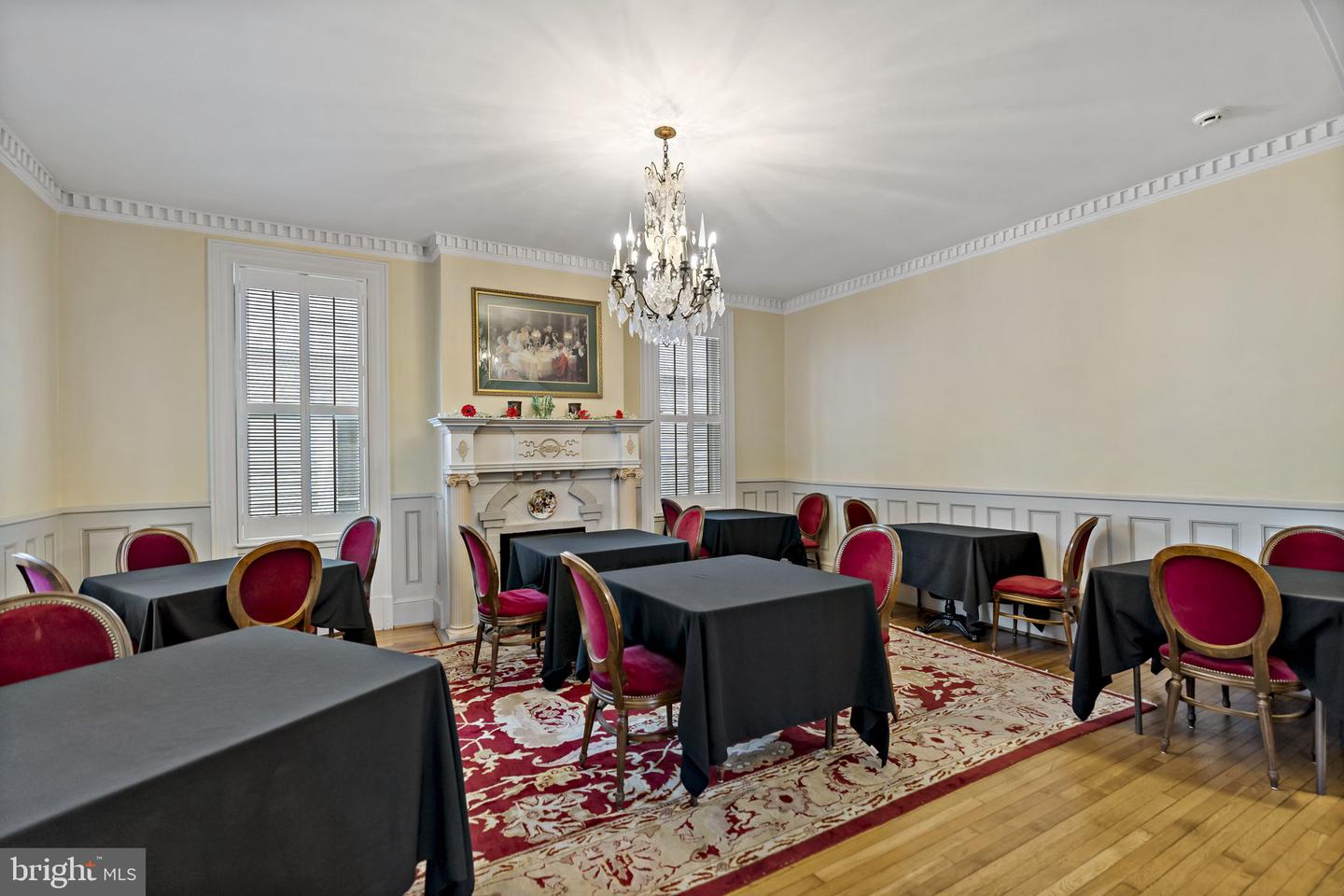 409 S Queen St Property Photo 12