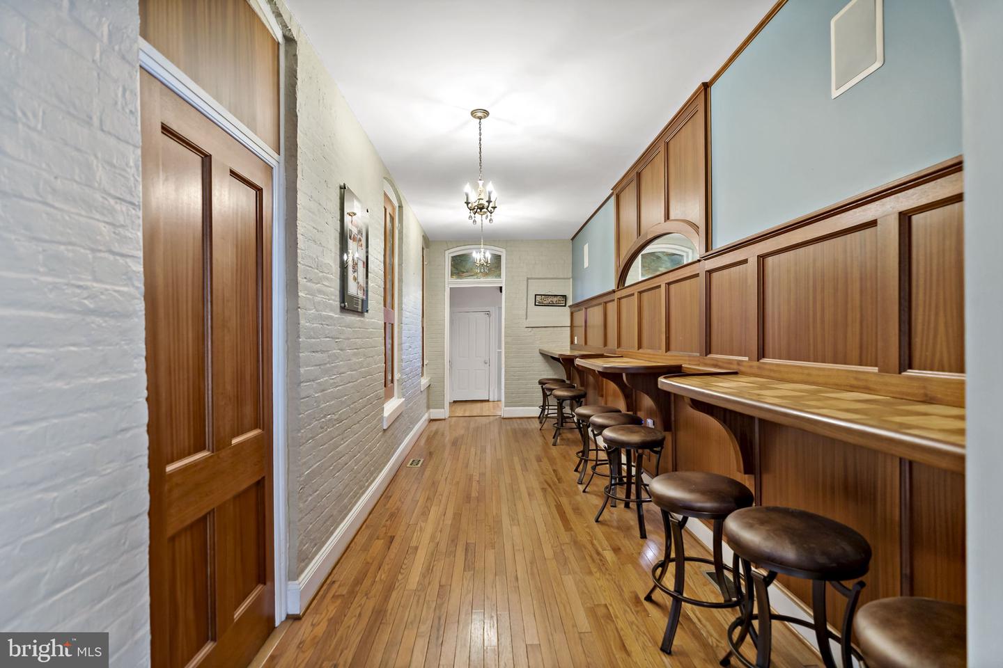 409 S Queen St Property Photo 19