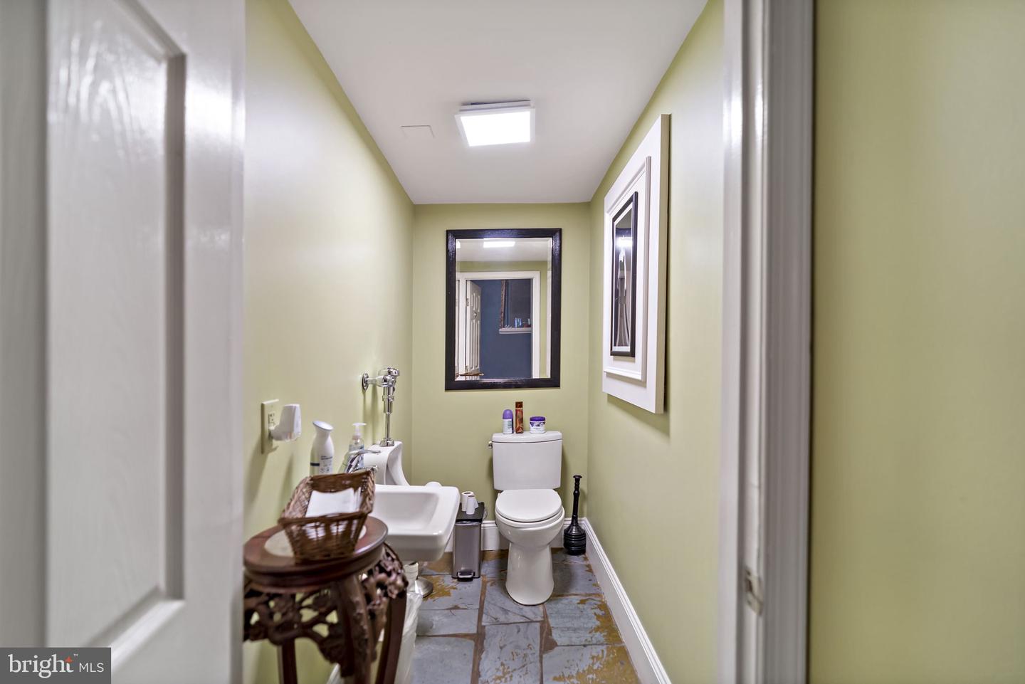 409 S Queen St Property Photo 38