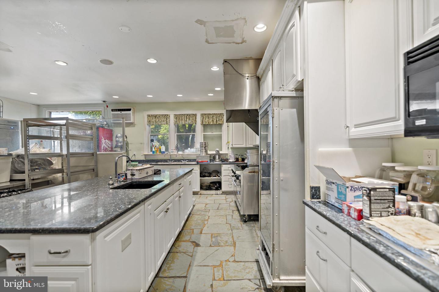 409 S Queen St Property Photo 46