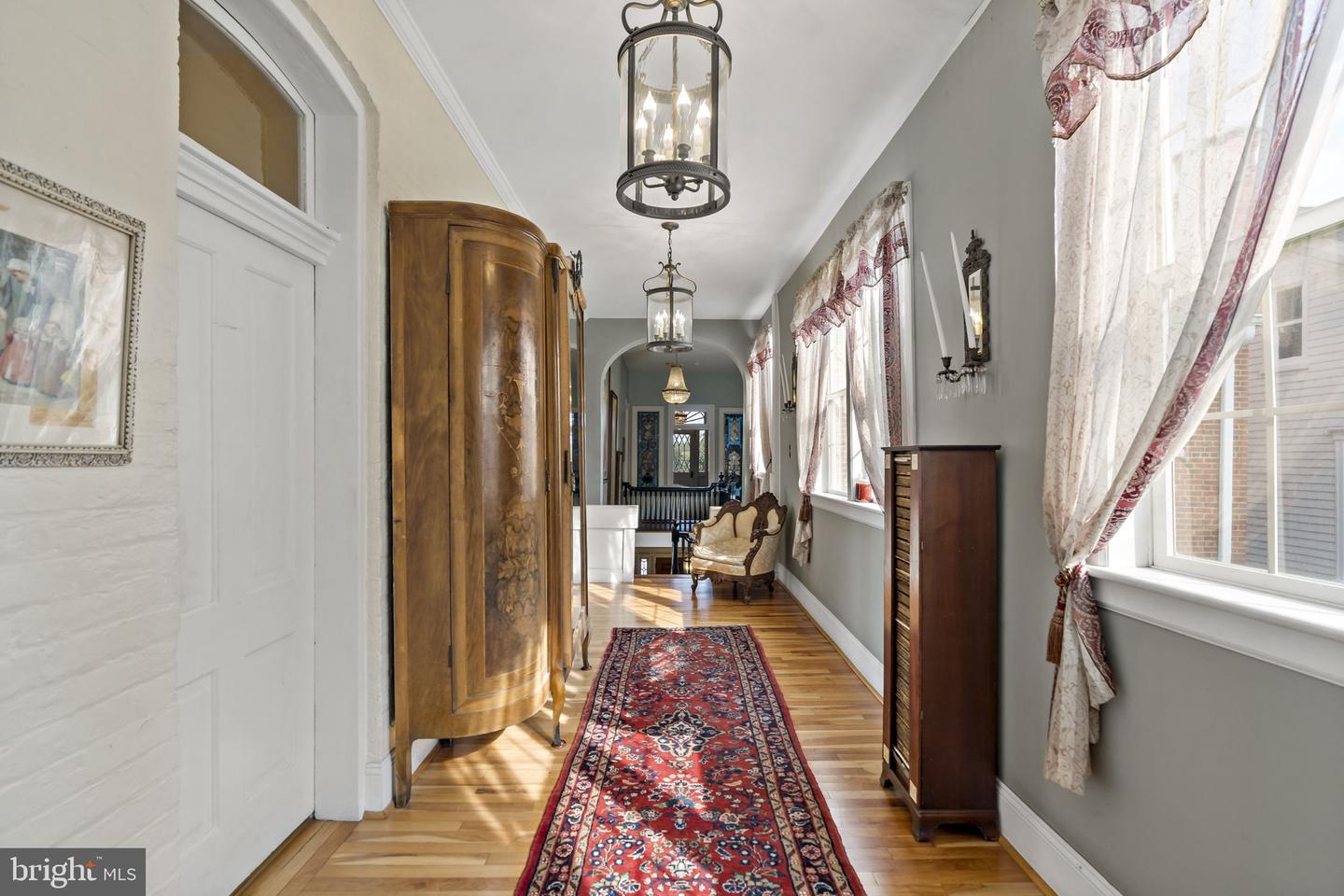 409 S Queen St Property Photo 71