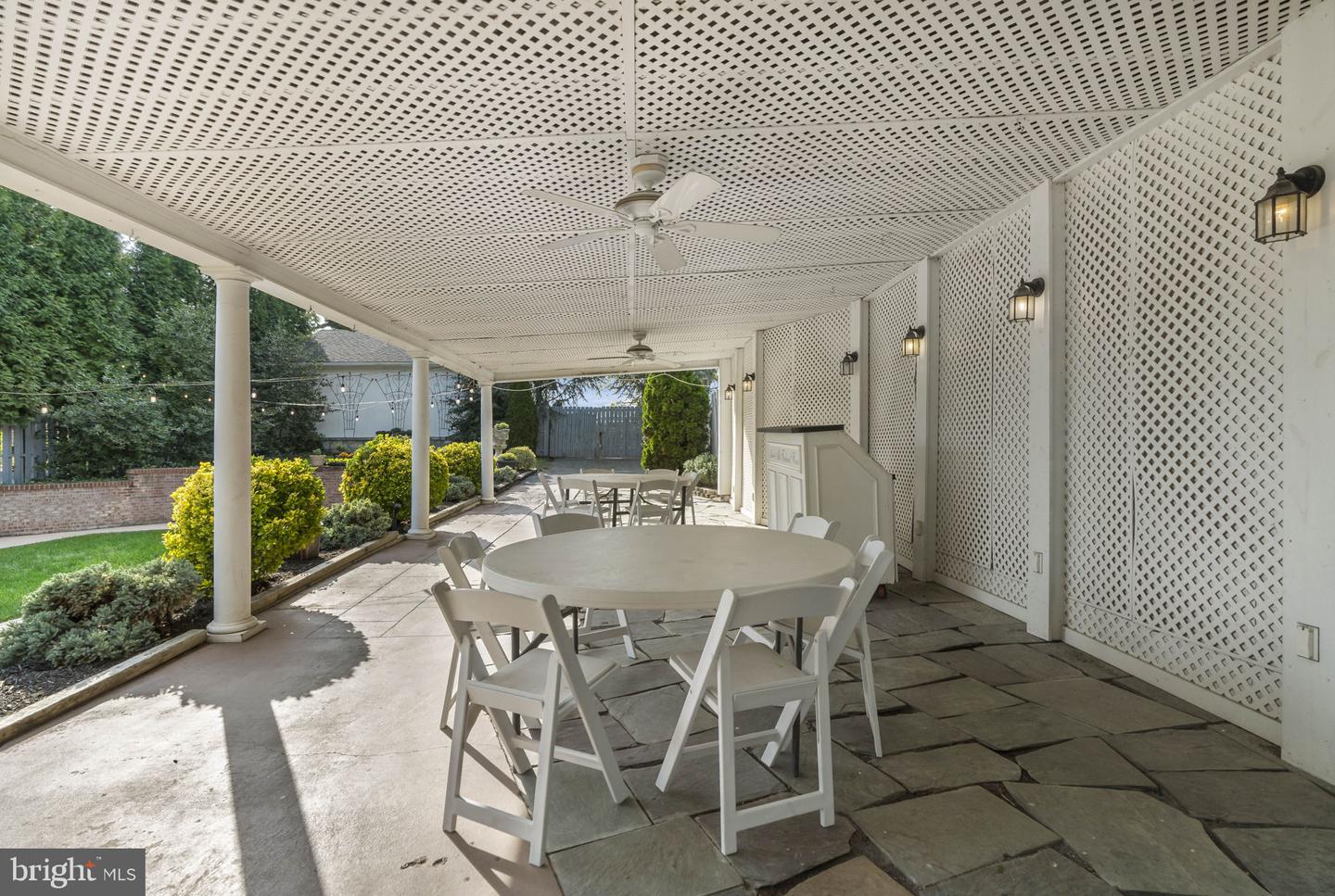 409 S Queen St Property Photo 98