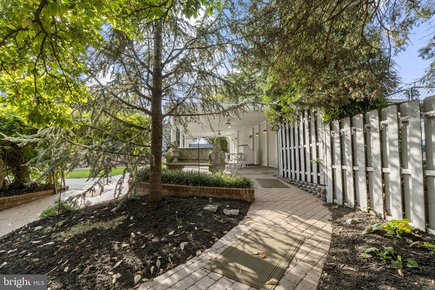 409 S Queen St Property Photo 100