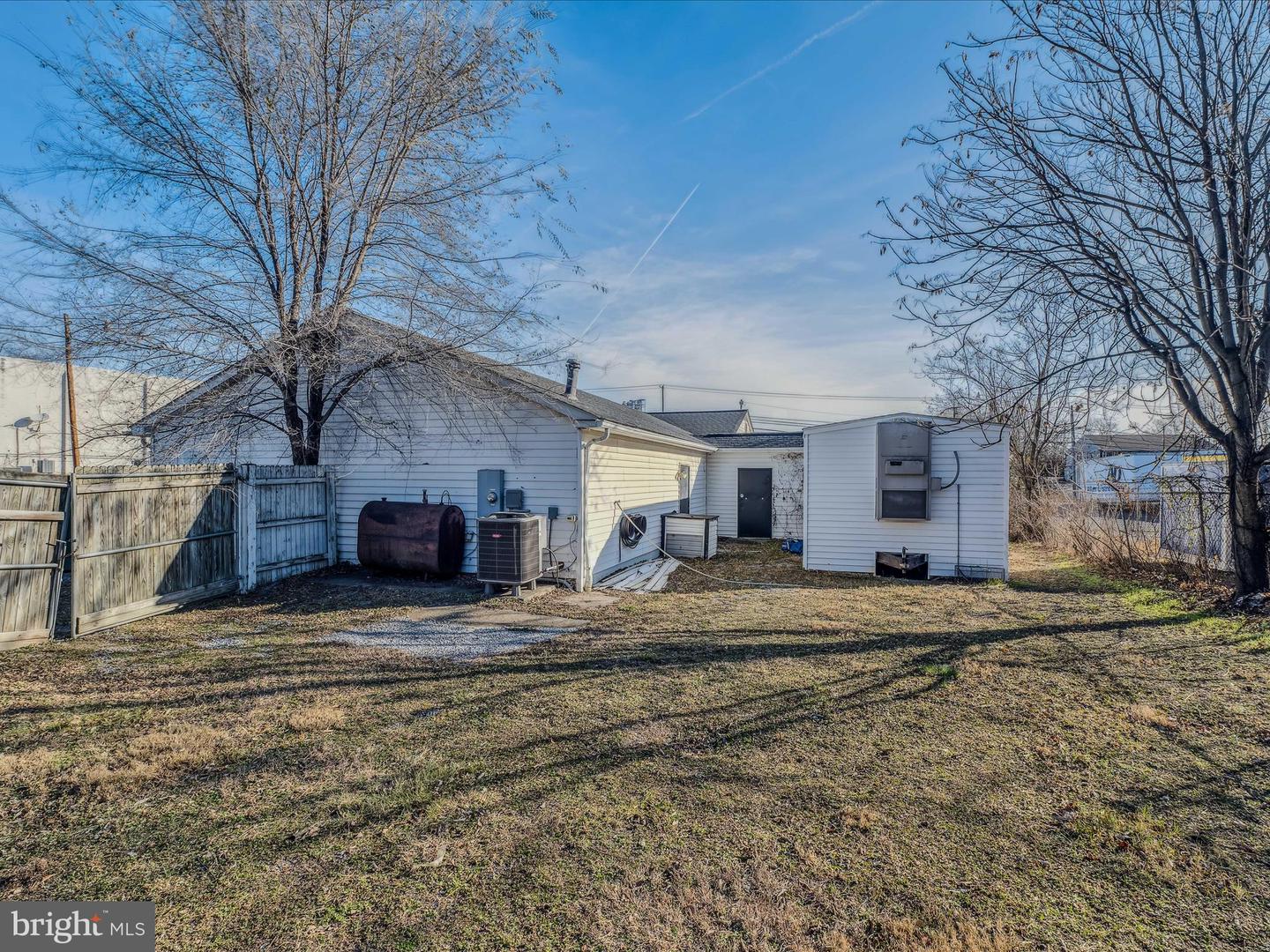 1864 Winchester Ave Property Photo 5