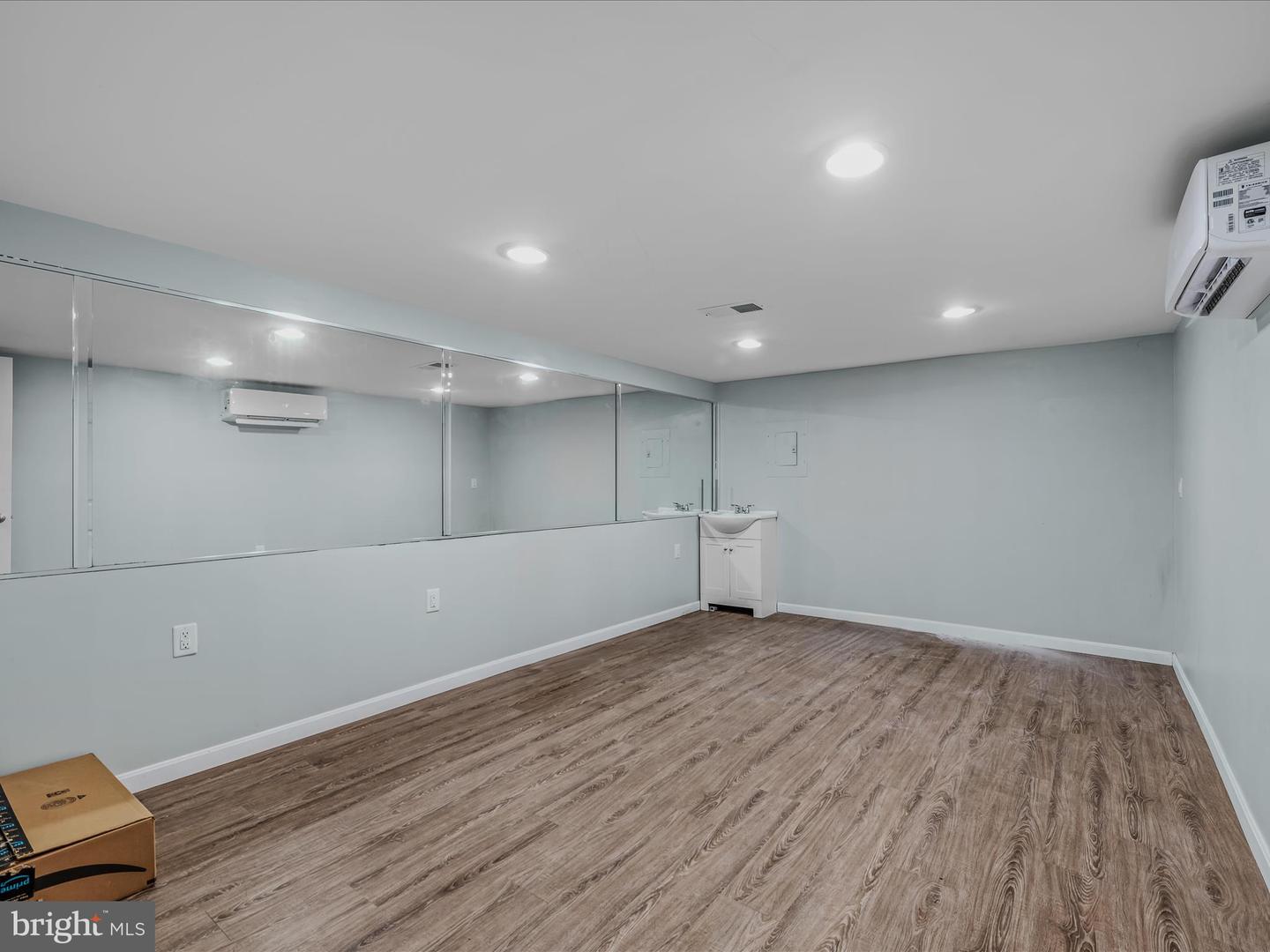 1864 Winchester Ave Property Photo 52