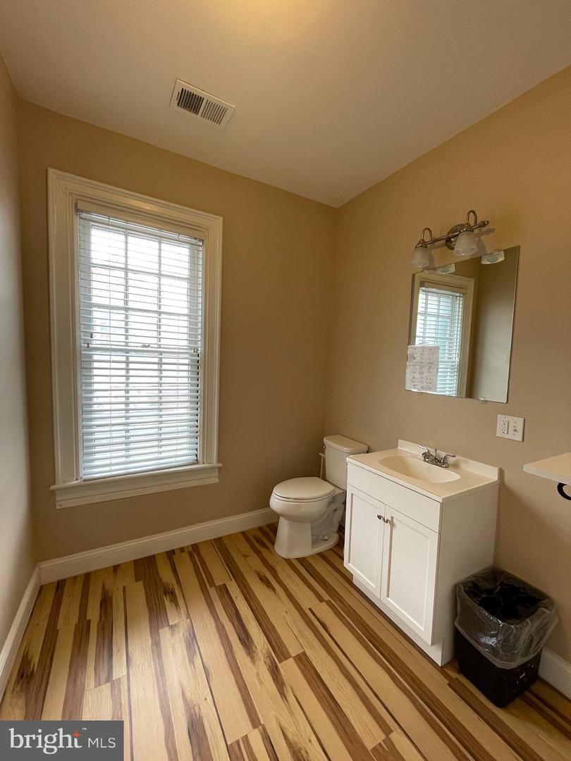 312 W King St #a Property Photo 8