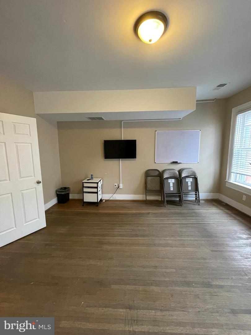 312 W King St #a Property Photo 10