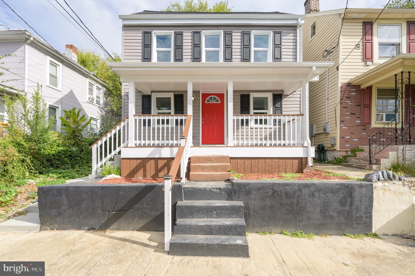 211 E LIBERTY ST Property Photo 1