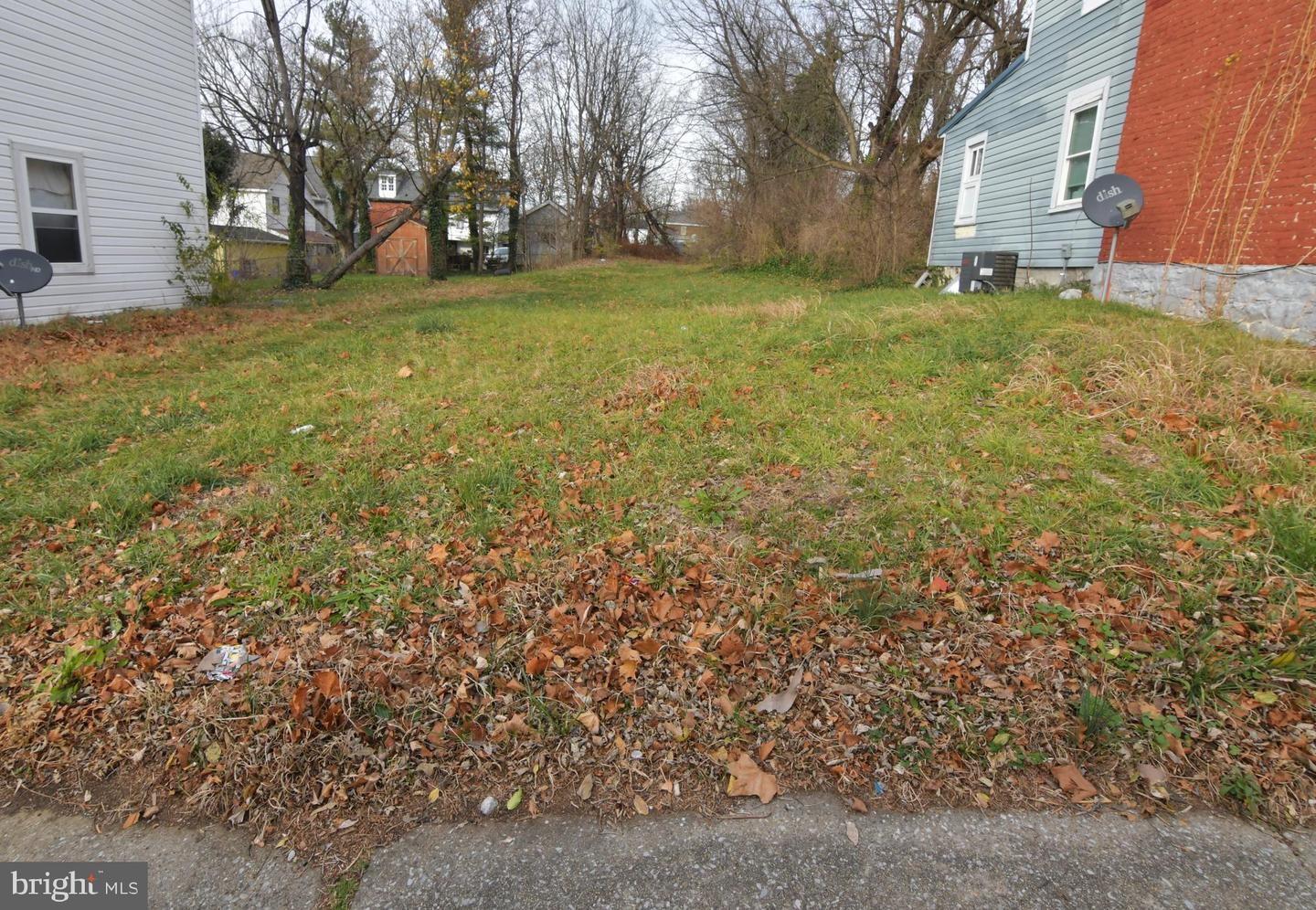 323 E Burke St Property Photo 1