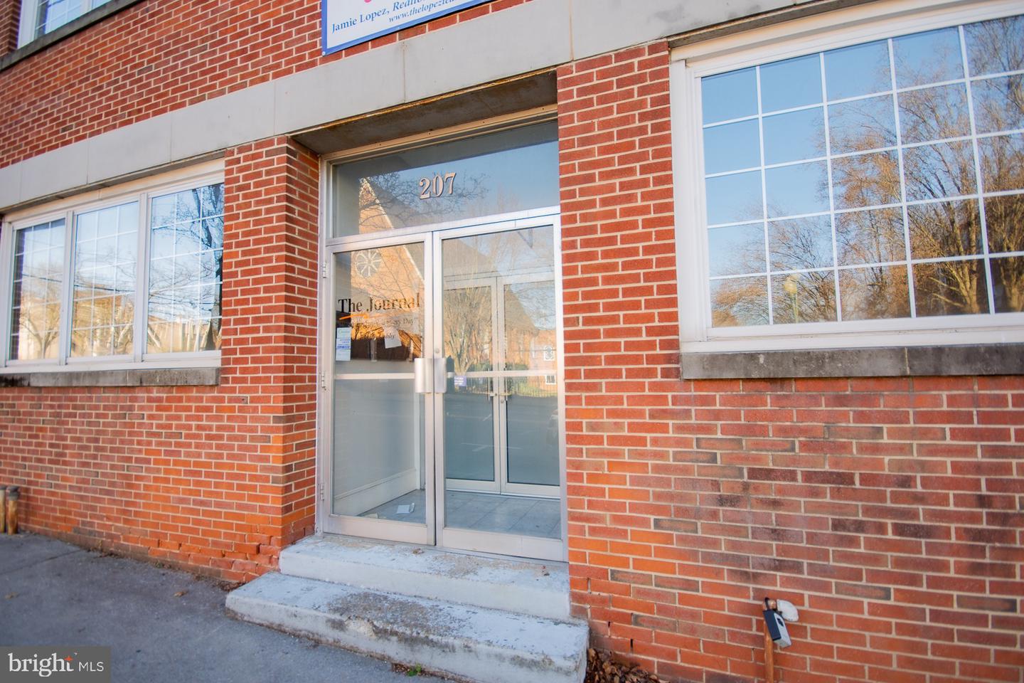 207 W King St Property Photo 5