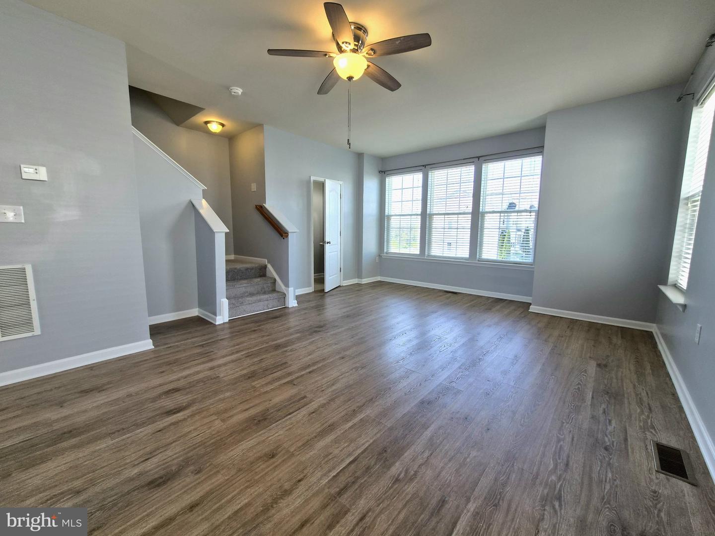 153 Kensington Ter Property Photo 2