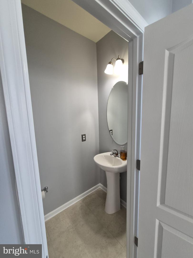 153 Kensington Ter Property Photo 5