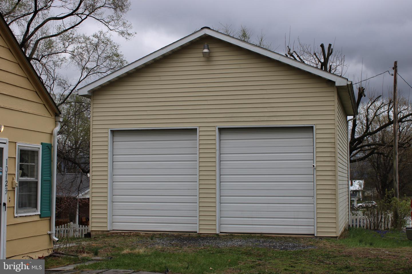 10123 Winchester Ave Property Photo 3